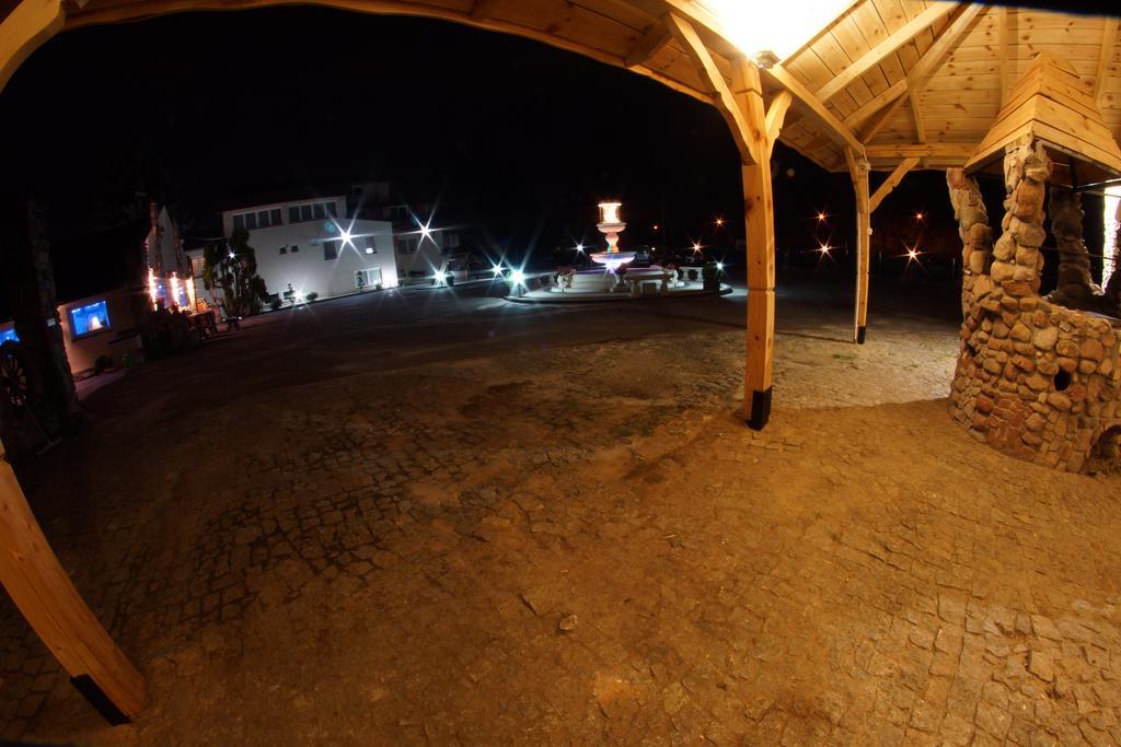 Willa Imperium Ostrowiec Świetokrzyski Exterior foto